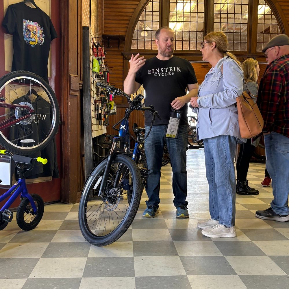 Social spots from Einstein Cycles