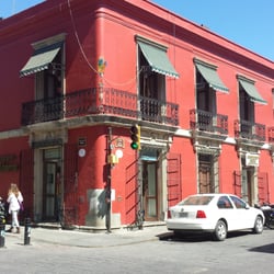 Farmacias del Ahorro - Fachada completa.