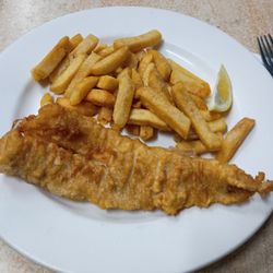 Caught'n Cooked Broadbeach - Barramundi and chips