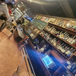 Uptown Pubhouse - Bar area