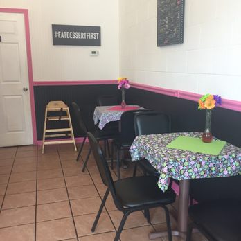 B's Cheesecakes - Little seating area - Desserts Near Me - Clarksville, Tennessee