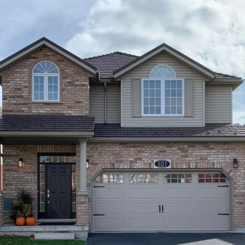 Waterloo Garage Doors - This 16'x7' long panel door with insulated windows ensures that this customer doesn't have to sacrifice warmth for natural light. - Garage Door Services Near Me - Waterloo, Ontario Waterloo Garage Doors - This 16'x7' long panel door with insulated windows ensures that this customer doesn't have to sacrifice warmth for natural light. - Garage Door Services Near Me - Waterloo, Ontario