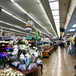 Ralphs - Clean aisles with flowers