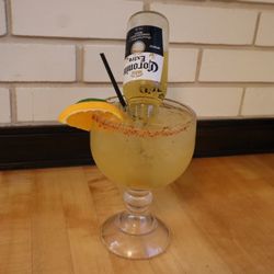 Tres Amigos Athens - Bulldog Margarona