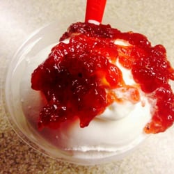 Steve's Jams and Jellies - Soft serve vanilla ice cream with Strawberry Cheesecake Jam.