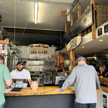 June Lake Brewing - Ordering desk - Breweries Near Me - June Lake, California June Lake Brewing - Ordering desk - Breweries Near Me - June Lake, California