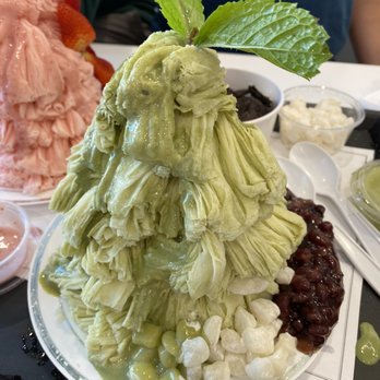 Oakobing - Green tea flavor shaved ice with sweet red bean and mini mochi - Ice Cream & Frozen Yogurt Near Me - Pasadena, California Oakobing - Green tea flavor shaved ice with sweet red bean and mini mochi - Ice Cream & Frozen Yogurt Near Me - Pasadena, California