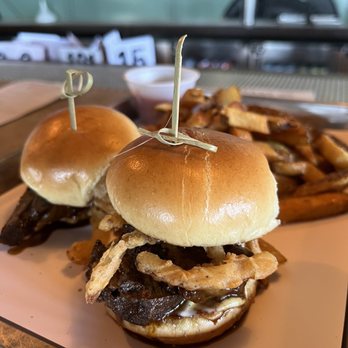 Carrigan's - Downtown - Braised short rib sliders - Cocktail Bars Near Me - Birmingham, Alabama