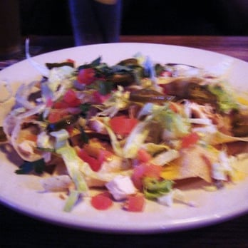 Flips Patio Grill - Queso Nachos (Not worth it!) - Burgers Near Me - Grapevine, Texas