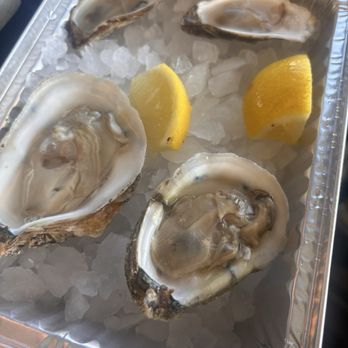 Santa Barbara Fish Market - Beau Soleil and Blue Point Oysters - Seafood Markets Near Me - Santa Barbara, California