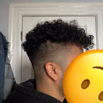 The Castro Barber Lounge - terrible, it's literally uneven and unblended. - Barbers Near Me - San Francisco, California The Castro Barber Lounge - terrible, it's literally uneven and unblended. - Barbers Near Me - San Francisco, California