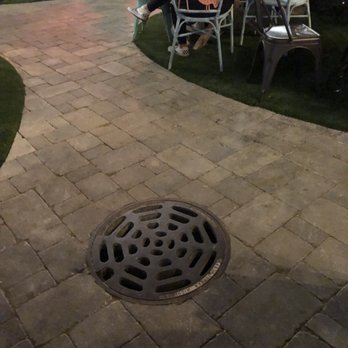 Paradise Park - Sewer next to dinner tables. - Pizza Near Me - Chicago, Illinois Paradise Park - Sewer next to dinner tables. - Pizza Near Me - Chicago, Illinois