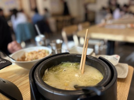 Ten Seconds Yunnan Rice Noodles / Nai Brother Chinese Sauerkraut Fish by null