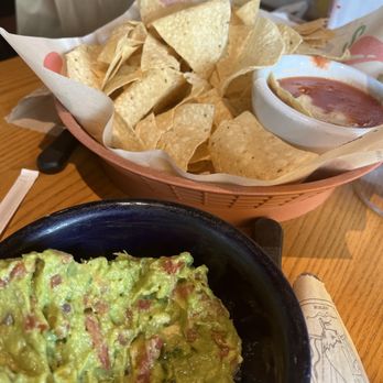 Chili's - Fresh Guacamole and Chips & Salsa - American Near Me - North Brunswick, New Jersey