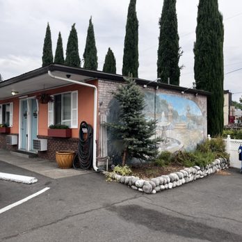 Buona Sera Inn - Just some of the mural work on the Buona Sera - Hotels Near Me - Grants Pass, Oregon