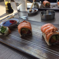 East - Lunch: Maki Salmon roll