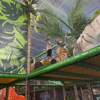 Lava Island - Two story obstacle course - Indoor Playcenter Near Me - Manchester, Connecticut