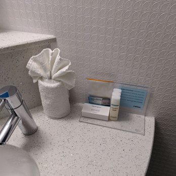 Hampton Inn & Suites Newtown - Hotels Near Me - Yardley, Pennsylvania