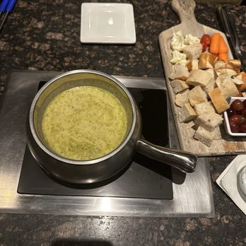 The Melting Pot - Quattro Formaggio - Fondue Near Me - Harrisburg, Pennsylvania The Melting Pot - Quattro Formaggio - Fondue Near Me - Harrisburg, Pennsylvania