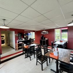 Hungry Hanger - Cozy, very clean dining room