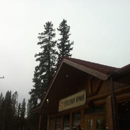 the front of a building with a sign that says mountain view lodge