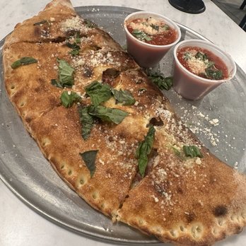 V Pizza - Calzone - Pizza Near Me - Orlando, Florida