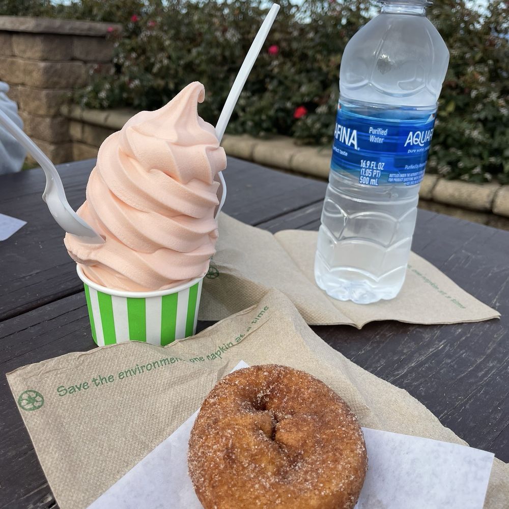 Carter Mountain Orchard - Apple donut and peach ice cream - Pick Your Own Farms Near Me - Charlottesville, Virginia Carter Mountain Orchard - Apple donut and peach ice cream - Pick Your Own Farms Near Me - Charlottesville, Virginia