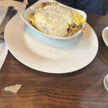 Tom’s Place Restaurant - Down South bowl. Hashbrowns , eggs, gravy and I think there's peppers and onions too. - American Near Me - High Point, North Carolina