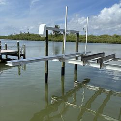 High and Dry Boatlift Service