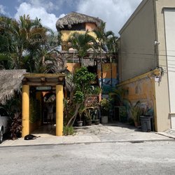 Casita de Maya Boutique Hotel - View from the street