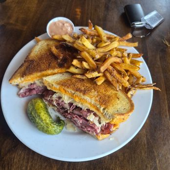 Feldmans Deli - The indecisive combo! Half Ruben half pastrami on rye! An outstanding recommendation by my waitress! - Delis Near Me - Salt Lake City, Utah