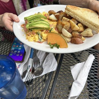 Sunrise Cafe - Scrambled eggs and fresh vegetables and potatoes - Breakfast & Brunch Near Me - Auburn, California