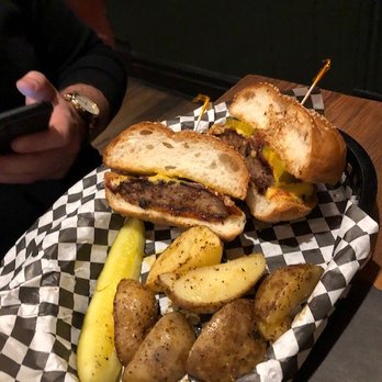 ESSEX ST. PUB - Updated February 2026 - 75 Photos & 116 Reviews - 530