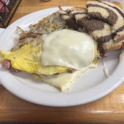 Sunrise Cafe - Corned beef hash omelette