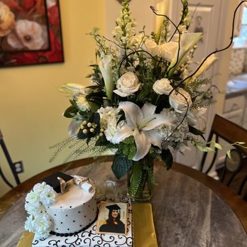 Flower Craft - Beautiful floral arrangement she made for the centerpiece..  It was at "Falling Rabbit" in Duluth.  Incredible beautiful Venue to - Florists Near Me - Atlanta, Georgia