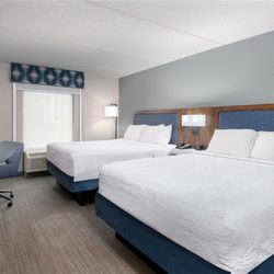 Hampton Inn & Suites Charlottesville-At The University - Guest room