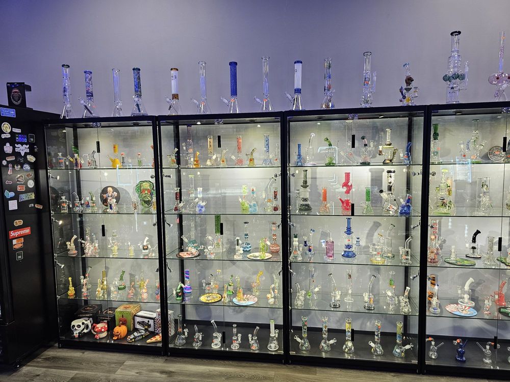 SMOKERS HUT AND SNEAKERS Updated September 2024 14 Photos 80 W Dundee Rd, Buffalo Grove