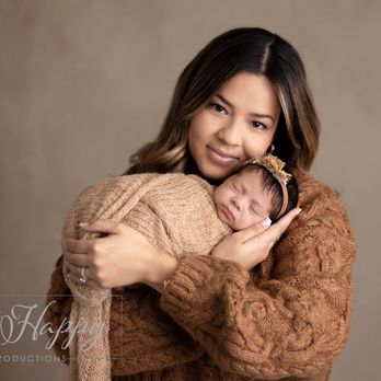 SitHappy Productions - New mom with her beautiful baby girl - Session Photography Near Me SitHappy Productions - New mom with her beautiful baby girl - Session Photography Near Me