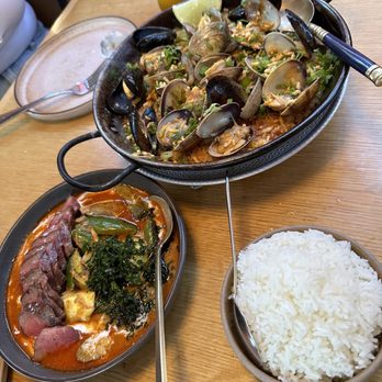 Phuket Cafe - Thai paella (add mussels) and panang curry - Thai Near Me - Portland, Oregon