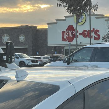 Buc-ee's - Busy as always in the weekend - Gas Stations Near Me - Calhoun, Georgia