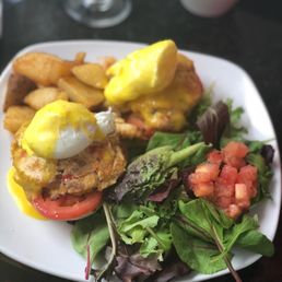 Crab Cake Eggs Benedict