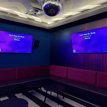 Smash Park - Karaoke room - Sports Bars Near Me - Westerville, Ohio