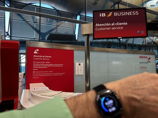 Photo of Aeropuerto de Madrid-Barajas Adolfo Suárez - Madrid, M, ES. No staff at customer service the following day during posted hours