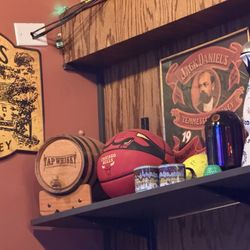 Lake Street Pub