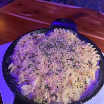 Lit Kitchen & Lounge - Smoked Gouda Mac-N-Chz - New American Near Me - Dallas, Texas Lit Kitchen & Lounge - Smoked Gouda Mac-N-Chz - New American Near Me - Dallas, Texas