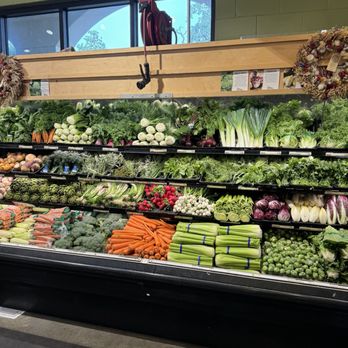 Oliver's Market - Produce section - Grocery Near Me - Windsor, California