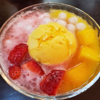 Icy Melon - Strawberry Mango Juice Sago and Rice Balls w. Mango Ice Cream - Desserts Near Me - Edison, New Jersey