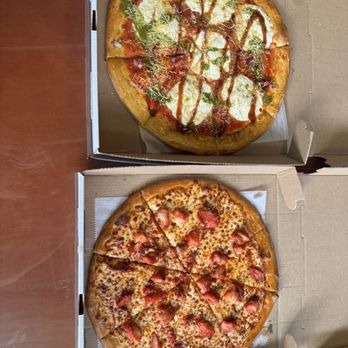 Spice on a Slice - The Chaat Pie Chicken on Fire pie - Pizza Near Me - New York, New York Spice on a Slice - The Chaat Pie Chicken on Fire pie - Pizza Near Me - New York, New York