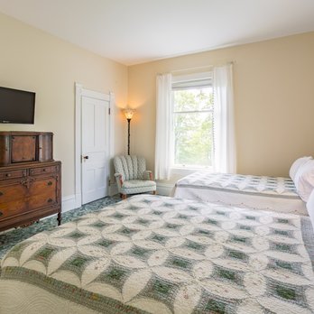 Sunset Lodge - DH Day guest room - Hotels Near Me - Omena, Michigan Sunset Lodge - DH Day guest room - Hotels Near Me - Omena, Michigan