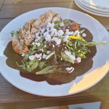 Philly Bar & Lounge - Beat and goat cheese salad with chicken - Bars Near Me - Latham, New York